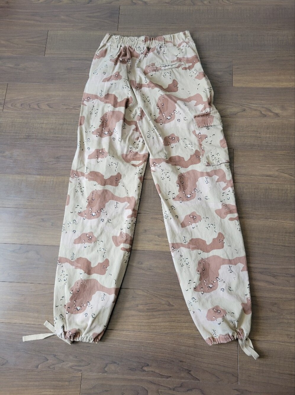Aritzia TNA The Eagle Rock Camo Cargo Pants - Picture 5 of 6